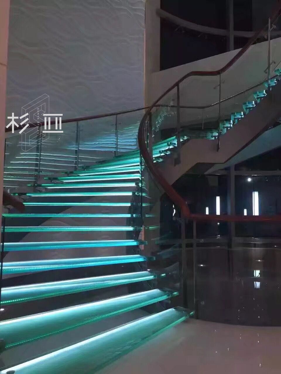 玻璃楼梯